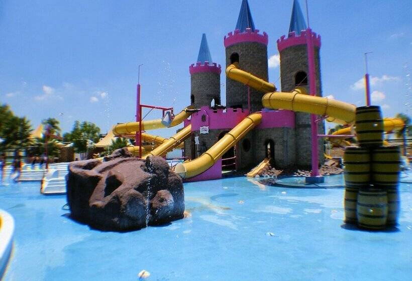 هتل Splash Inn
