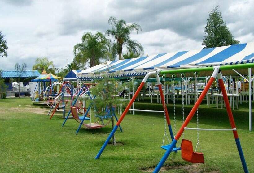 هتل Splash Inn