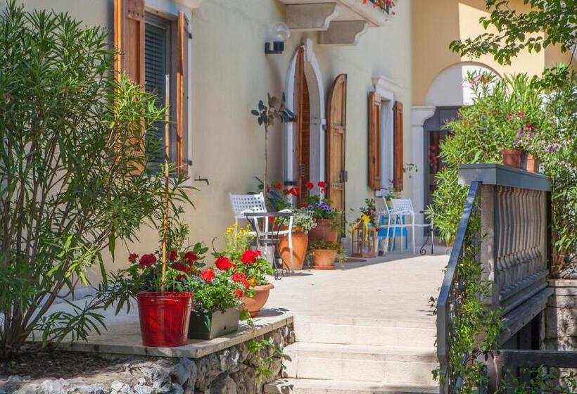 هتل Villa Borgo Duino