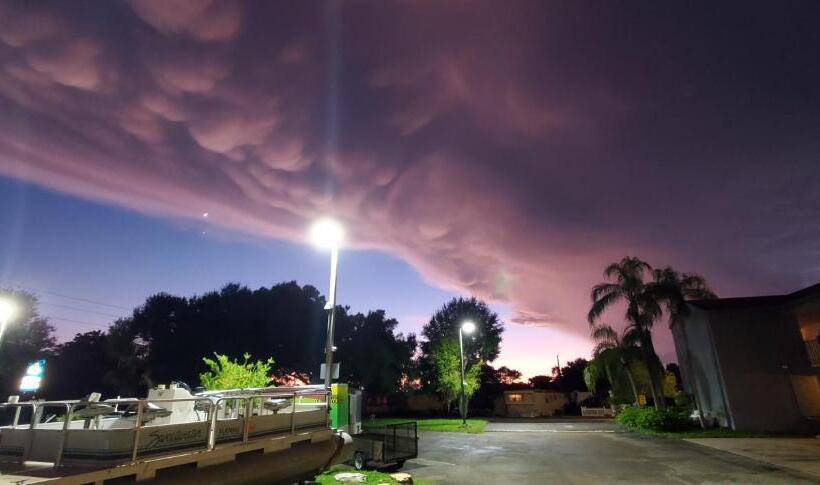 فندق على الطريق Lakeview Inn & Suites Okeechobee