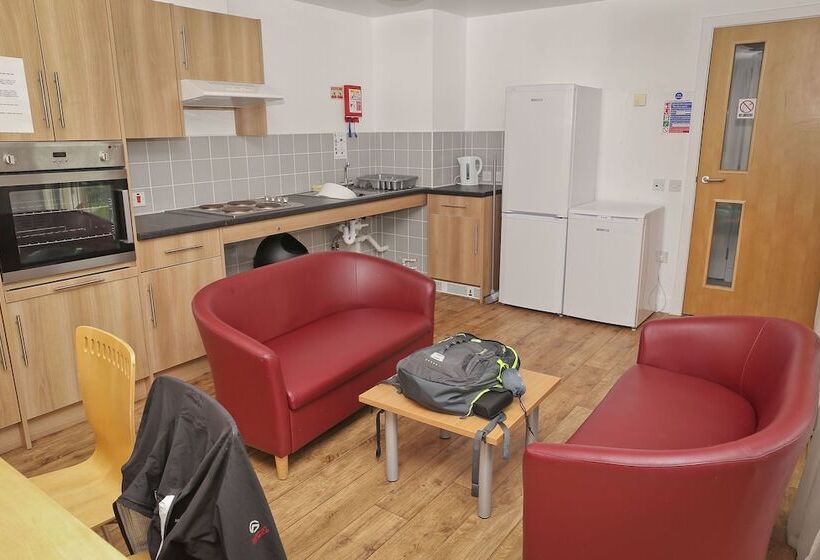 Perth Youth Hostel And Apartments