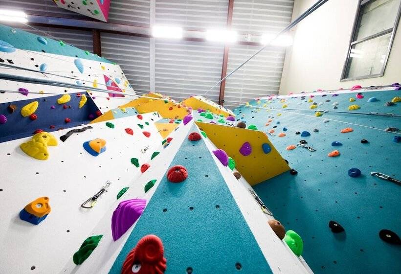 Perth Youth Hostel And Apartments