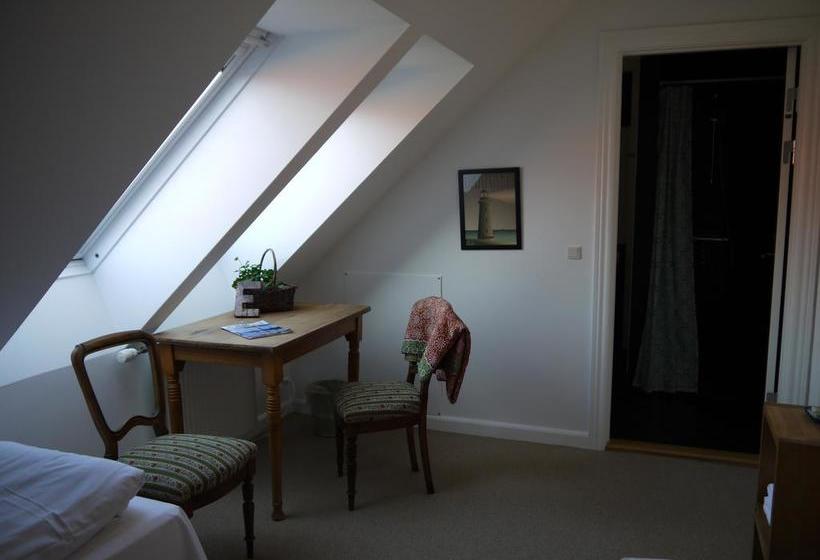 Femmasteren Hotel & Hostel