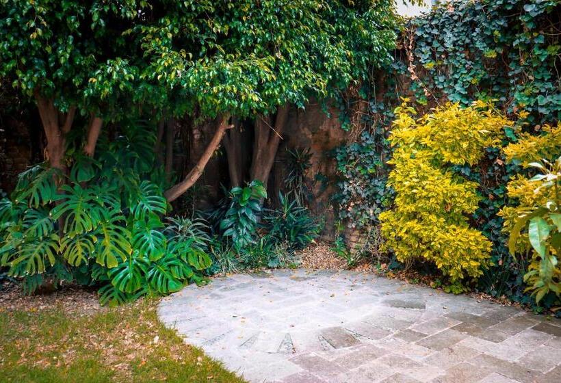 تختخواب و صبحانه Ayenda Suites Cuija