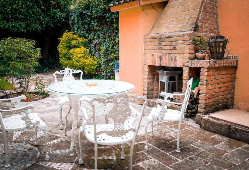 تختخواب و صبحانه Ayenda Suites Cuija
