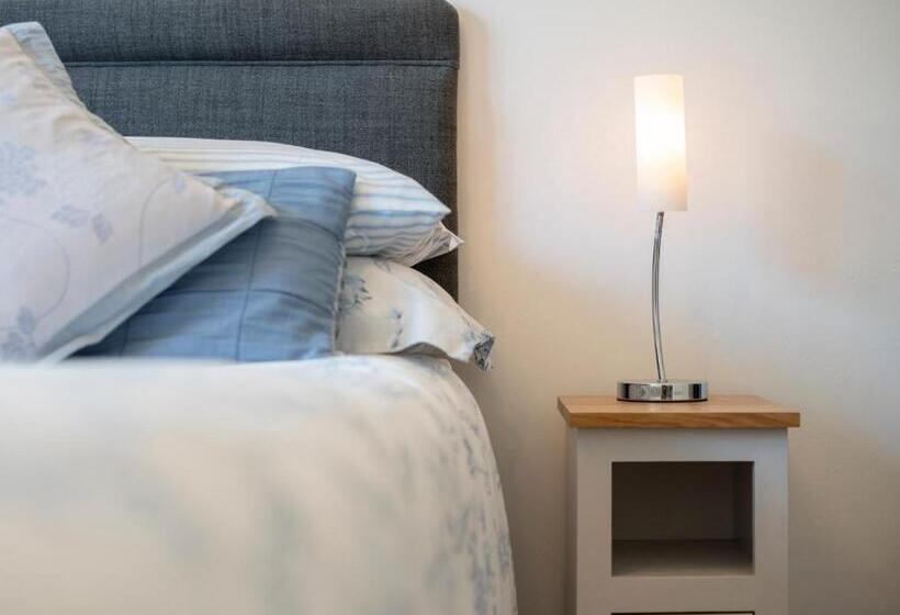 تختخواب و صبحانه Barnes Fell Apartments