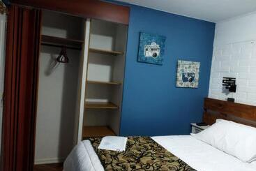 Casa Roble Añejo Bed & Breakfast
