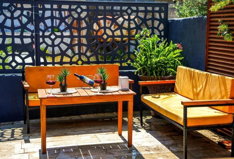 هتل Four Seasons Apart