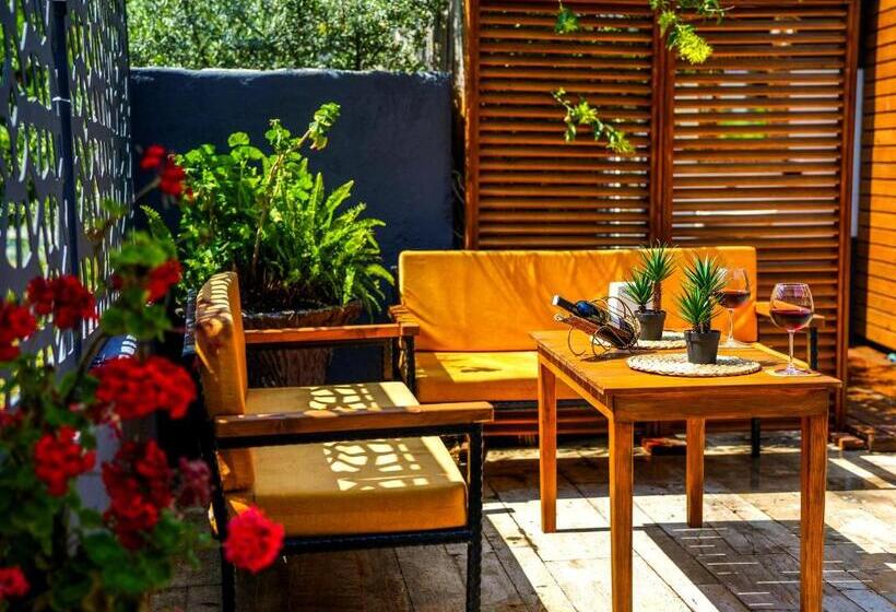 هتل Four Seasons Apart