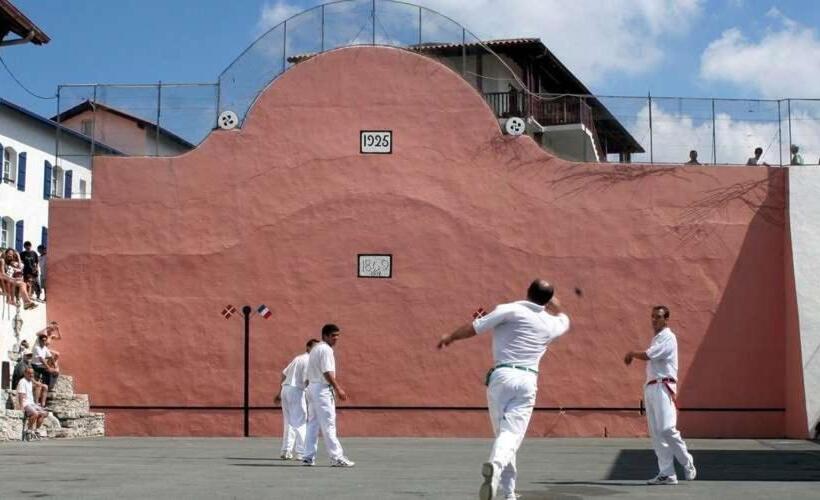 هتل Hôtel Itzalpea