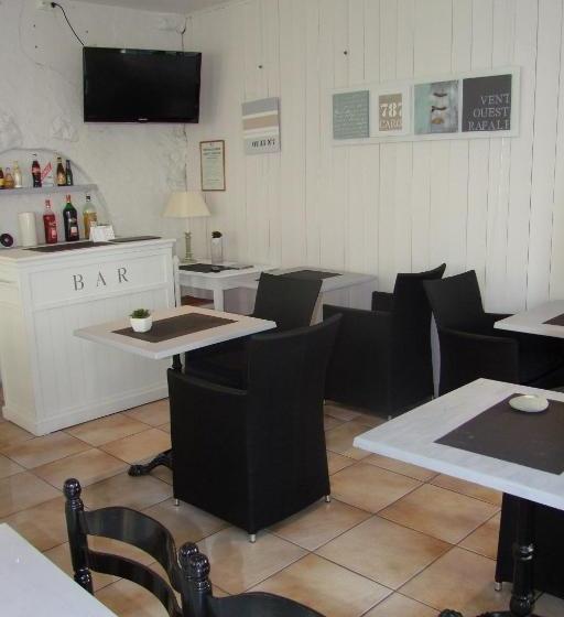 ホテル Hôtel 2 étoiles Et Restaurant Le Galet Bleu