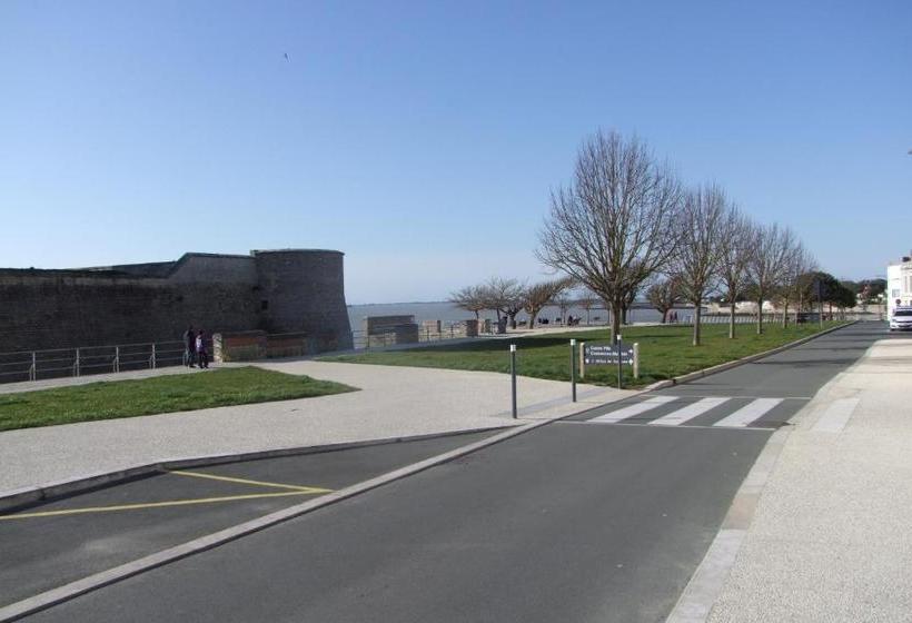 ホテル Hôtel 2 étoiles Et Restaurant Le Galet Bleu