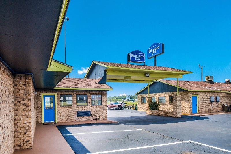 בית מלון כפרי Rodeway Inn