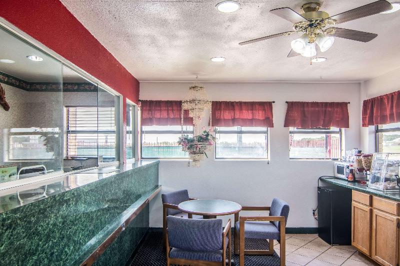 בית מלון כפרי Rodeway Inn