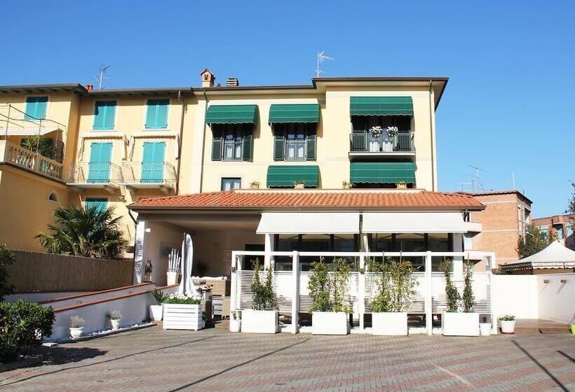 هتل Villa Toscana