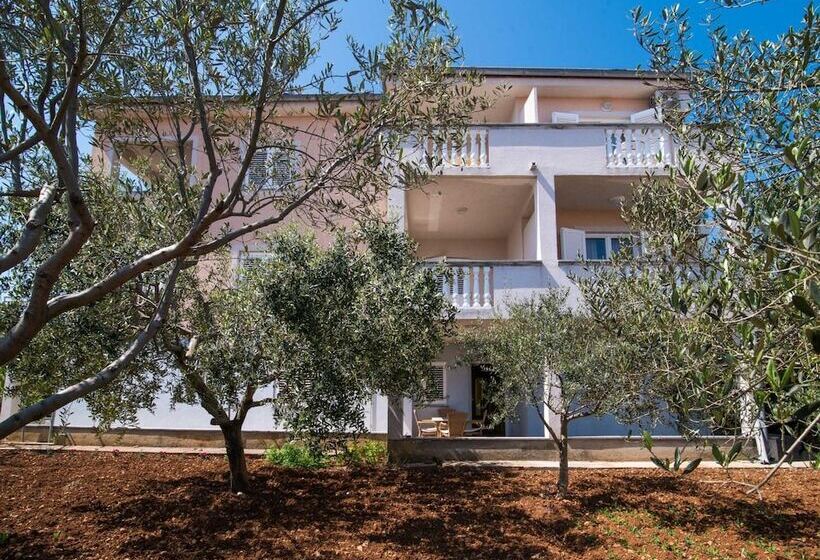 تختخواب و صبحانه Villa Ana