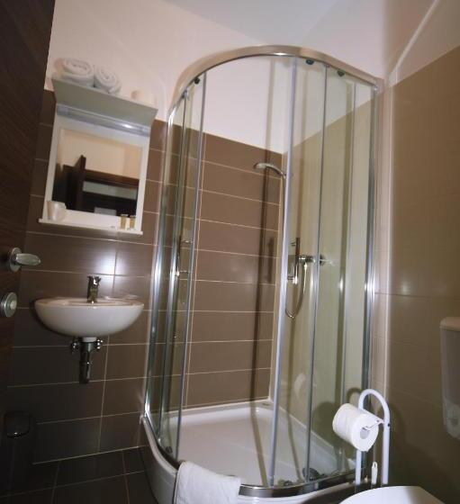 تختخواب و صبحانه Riva Rooms