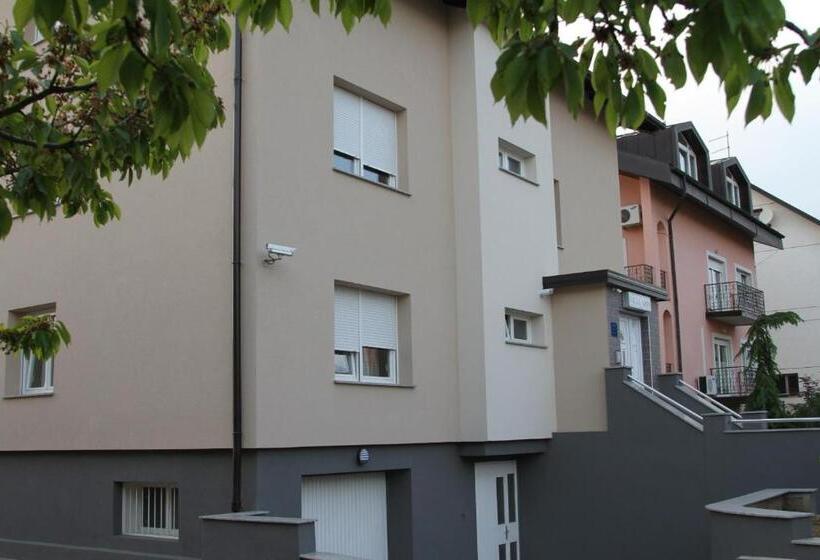 تختخواب و صبحانه Rooms Villa Aria