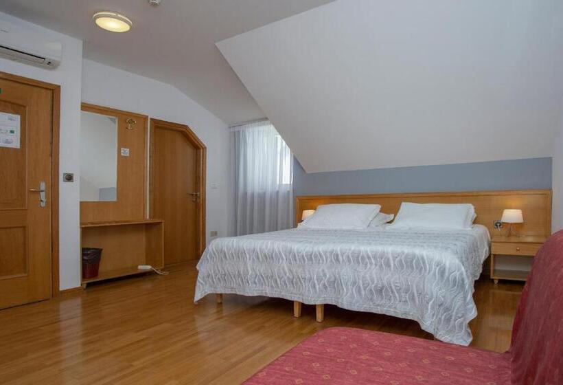 تختخواب و صبحانه Villa Ana Split