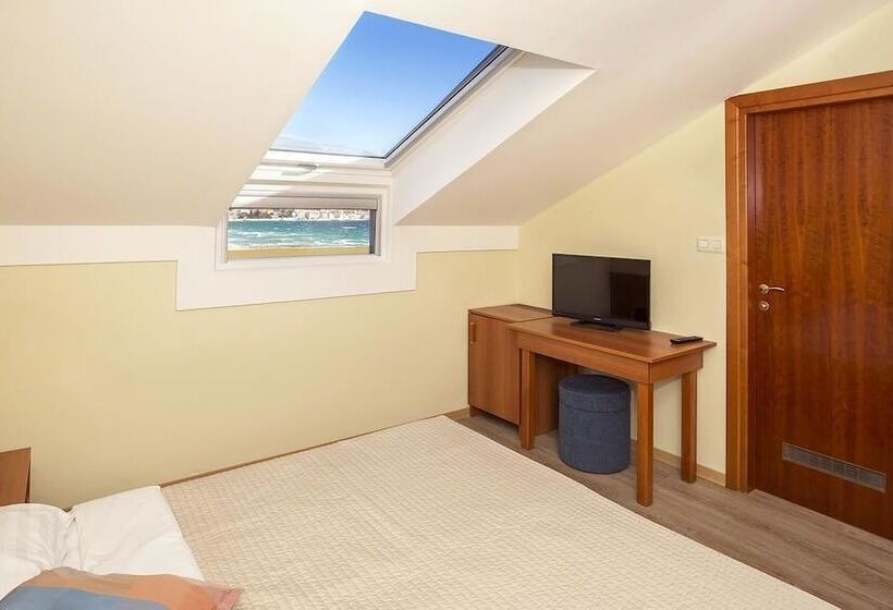 בית מלון כפרי Dobrovit