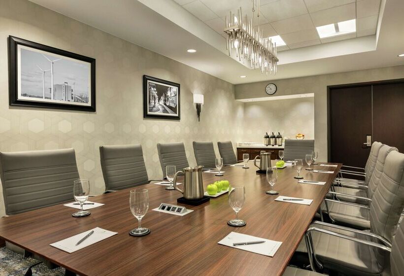 בית מלון כפרי Embassy Suites By Hilton Denton Convention Center