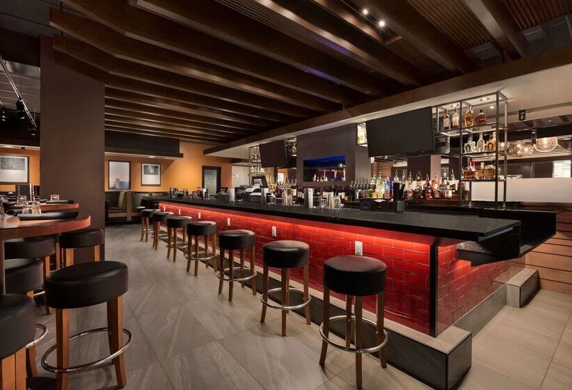 בית מלון כפרי Embassy Suites By Hilton Denton Convention Center