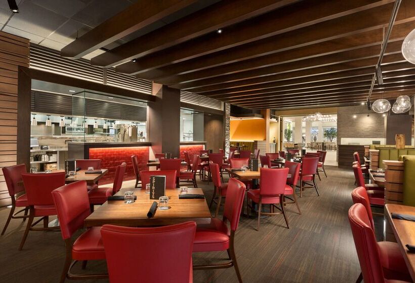 בית מלון כפרי Embassy Suites By Hilton Denton Convention Center