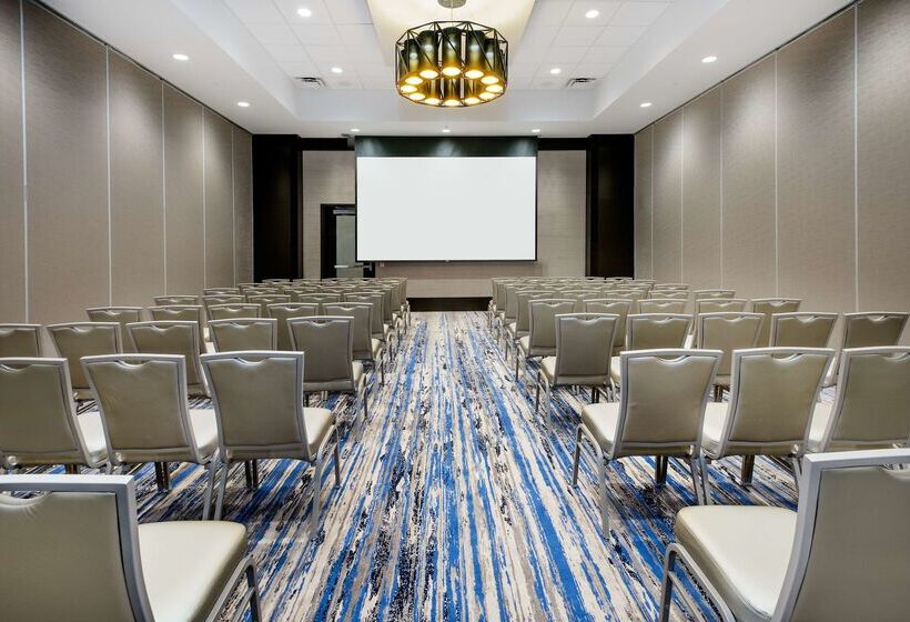 هتل Embassy Suites By Hilton College Station, Tx