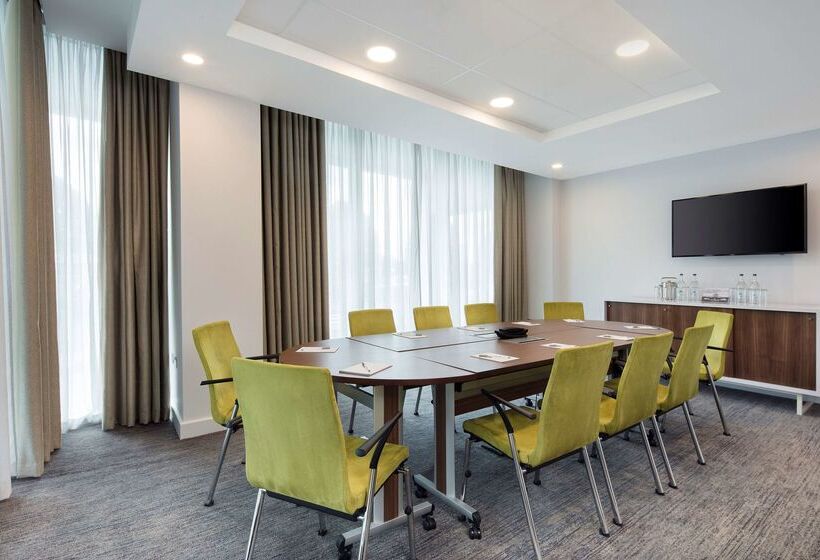 هتل Hampton By Hilton London Stansted Airport