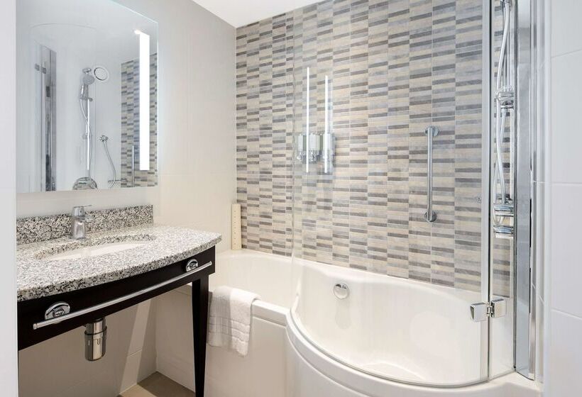 هتل Hampton By Hilton London Stansted Airport