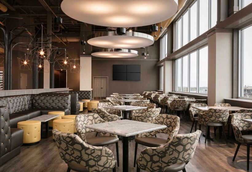 בית מלון כפרי Hilton Garden Inn Iowa City Downtown University