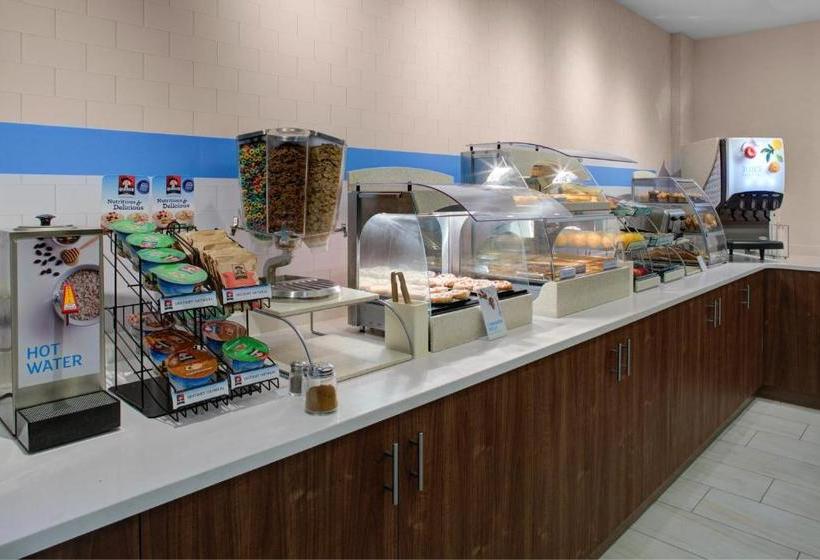 فندق Holiday Inn Express  Bronx Nyc  Yankee Stadium, An Ihg