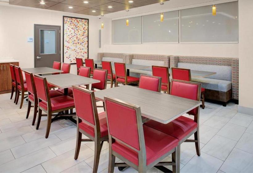 فندق Holiday Inn Express  Bronx Nyc  Yankee Stadium, An Ihg