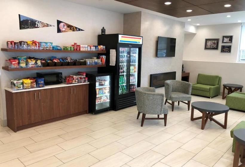 فندق Holiday Inn Express  Bronx Nyc  Yankee Stadium, An Ihg