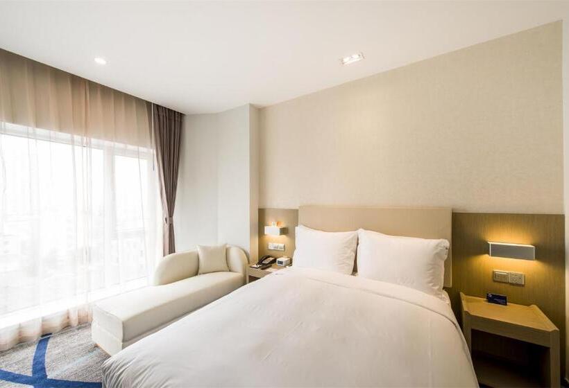 هتل Holiday Inn Express Chengde Downtown, An Ihg