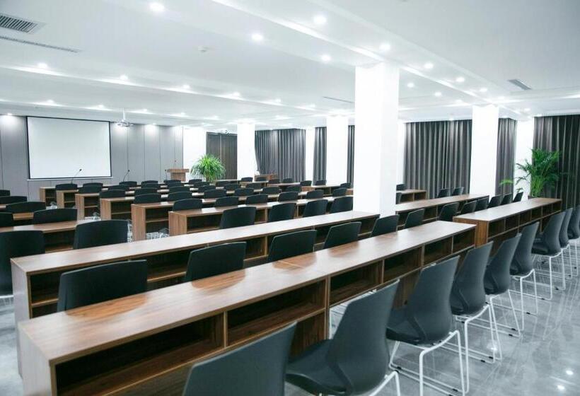 هتل Holiday Inn Express Chengde Downtown, An Ihg