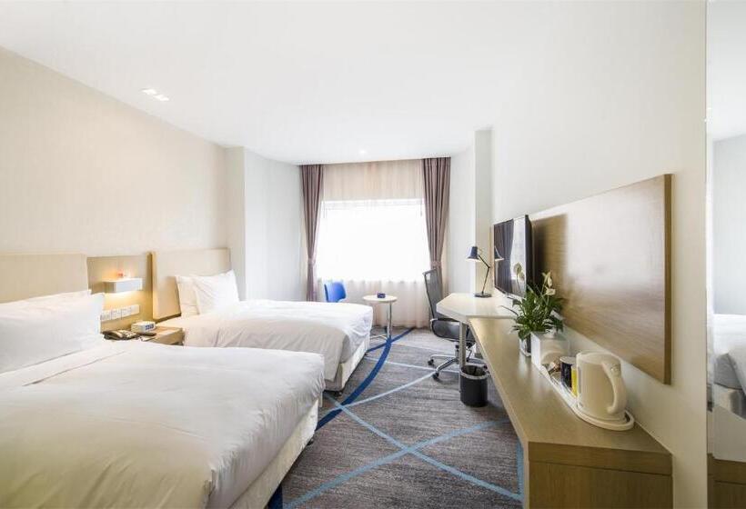 هتل Holiday Inn Express Chengde Downtown, An Ihg