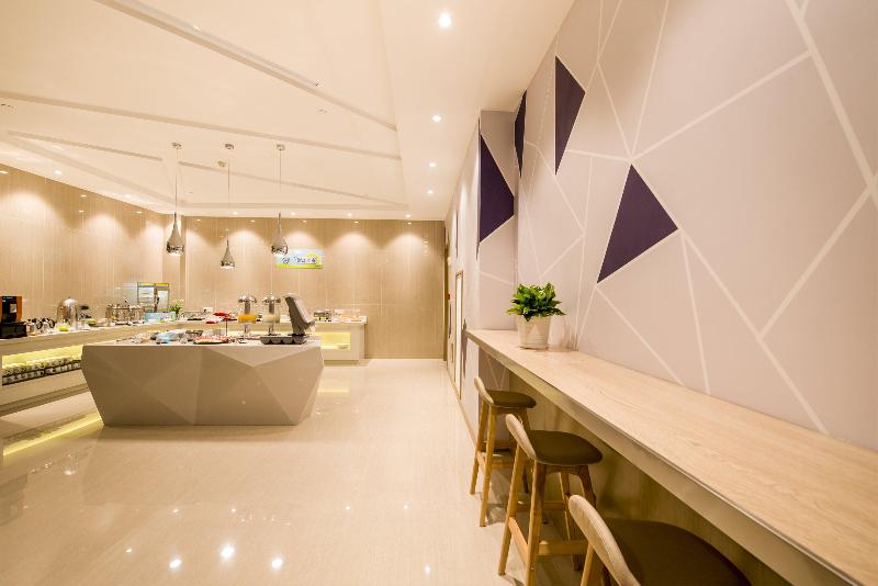 هتل Holiday Inn Express Chengde Downtown, An Ihg