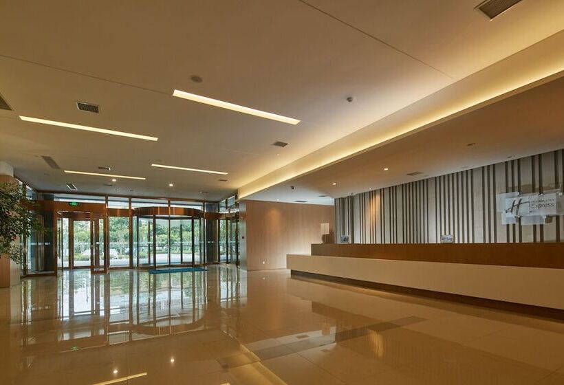 ホテル Holiday Inn Express Luoyang Yichuan By Ihg