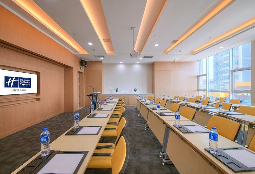 ホテル Holiday Inn Express Luoyang Yichuan By Ihg