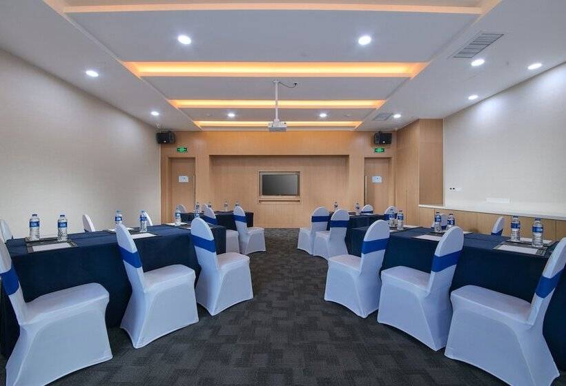 ホテル Holiday Inn Express Luoyang Yichuan By Ihg