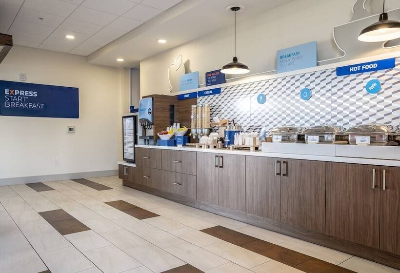 فندق Holiday Inn Express & Suites Platteville, An Ihg