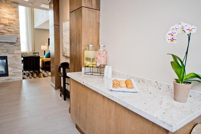 هتل Staybridge Suites Houston   Humble Beltway 8 E, An Ihg