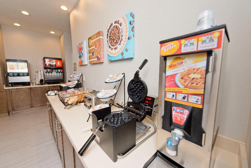 هتل Staybridge Suites Houston   Humble Beltway 8 E, An Ihg