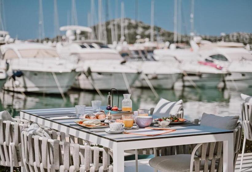 هتل Stomorin Marina Hramina