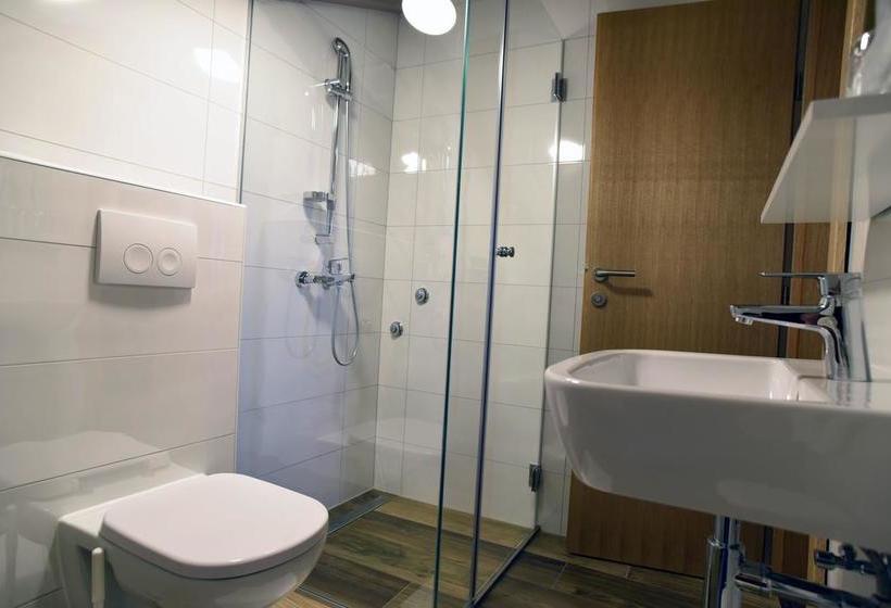 住宿加早餐  Rooms Barba Niko Near Zagreb Airport