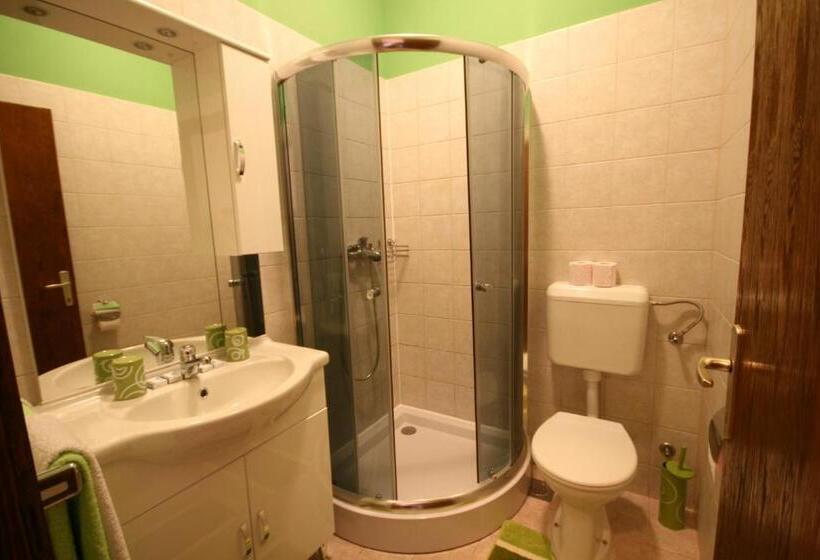 مبيت وإفطار Rooms Lišnić