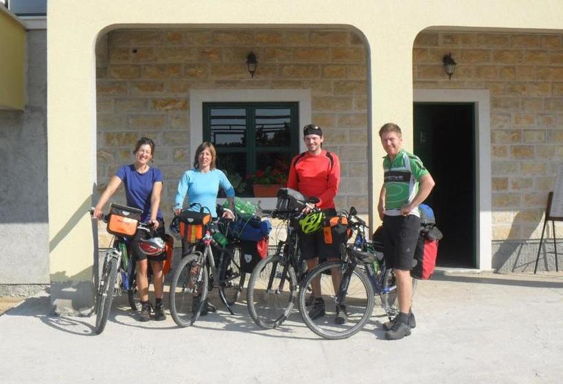 צימר Vila Ružin Dvor