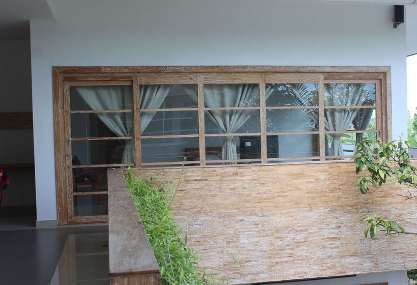 فندق فئة نجمة واحدة Kedungu Surf Camp