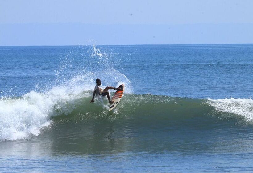 هتل The Point Surfcamp Bali